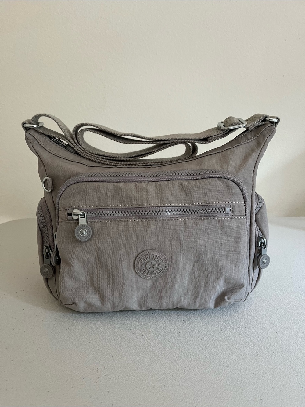 Kipling Gabbie Small S Crossbody Bag in Grey Gris